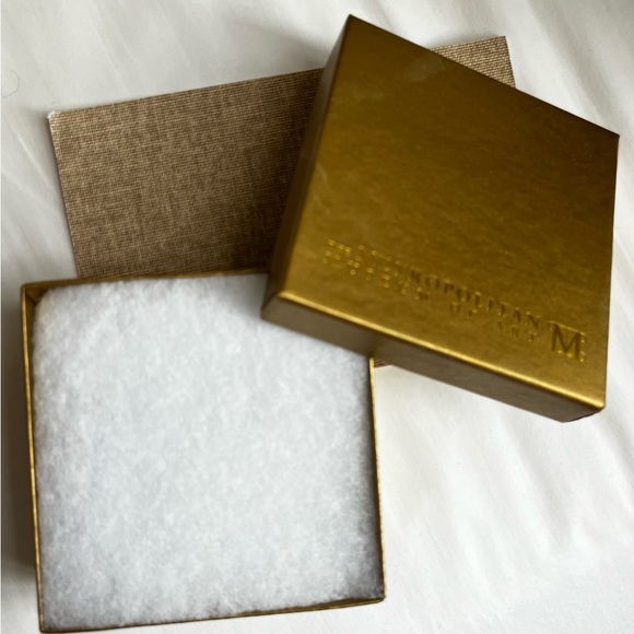 Metropolitan Museum of Art Flowering Myrtle Leaf Gold & Pearl Necklace - Picture 6 of 9